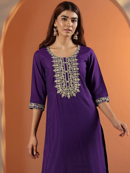 Women Ethnic Motifs Embroidered Kurta with Trousers