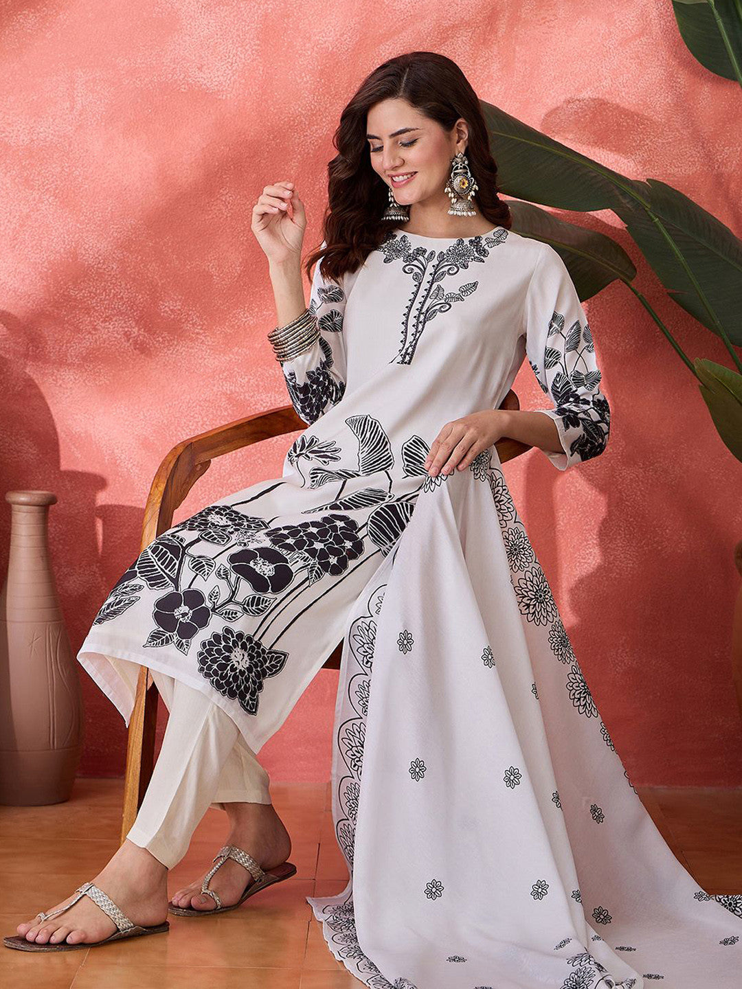 Women Floral Printed Kurta with Trousers & Dupatta