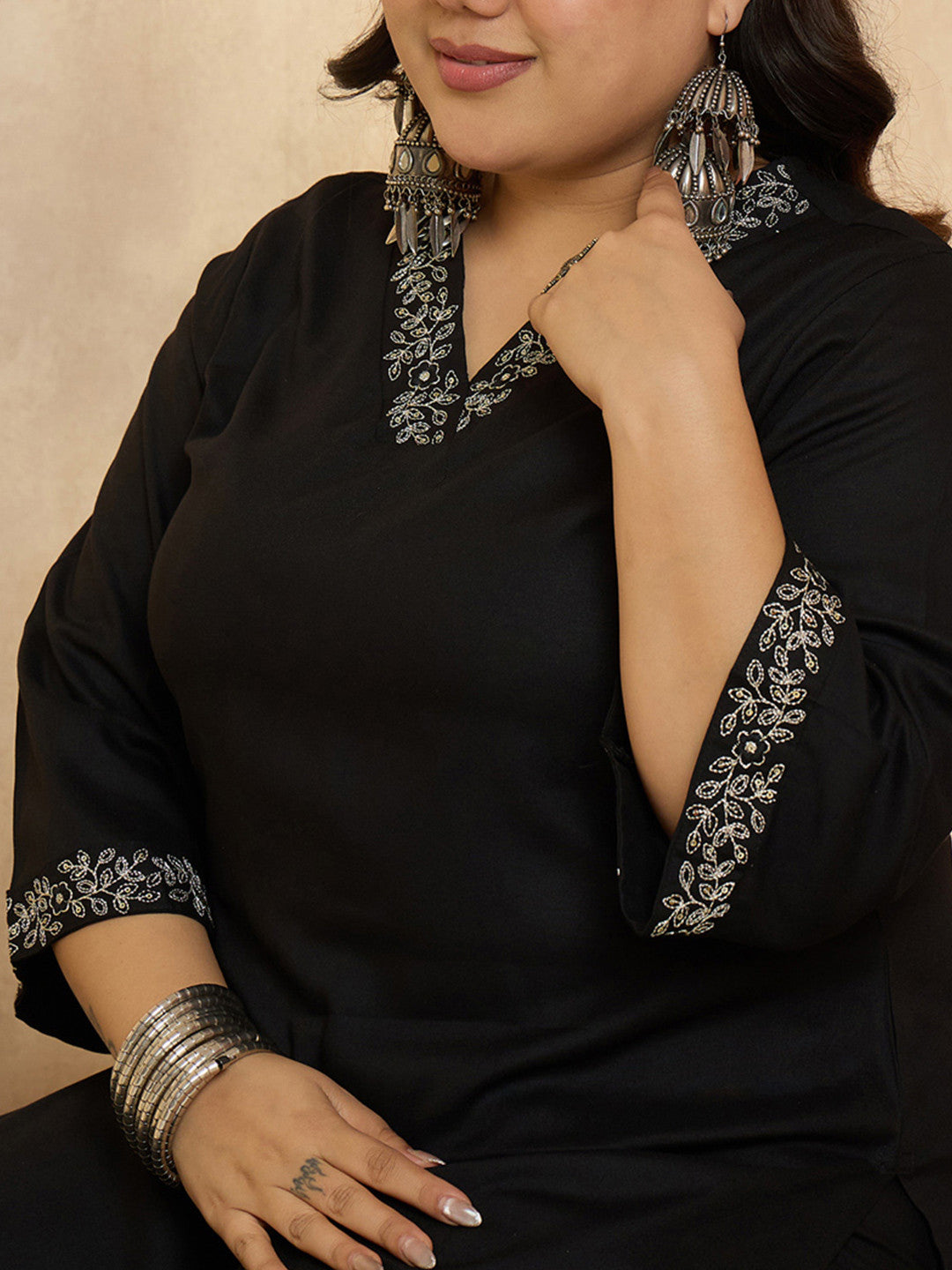 Plus Size Ethnic Motifs Embroidered Regular Thread Work Kurta with Trousers