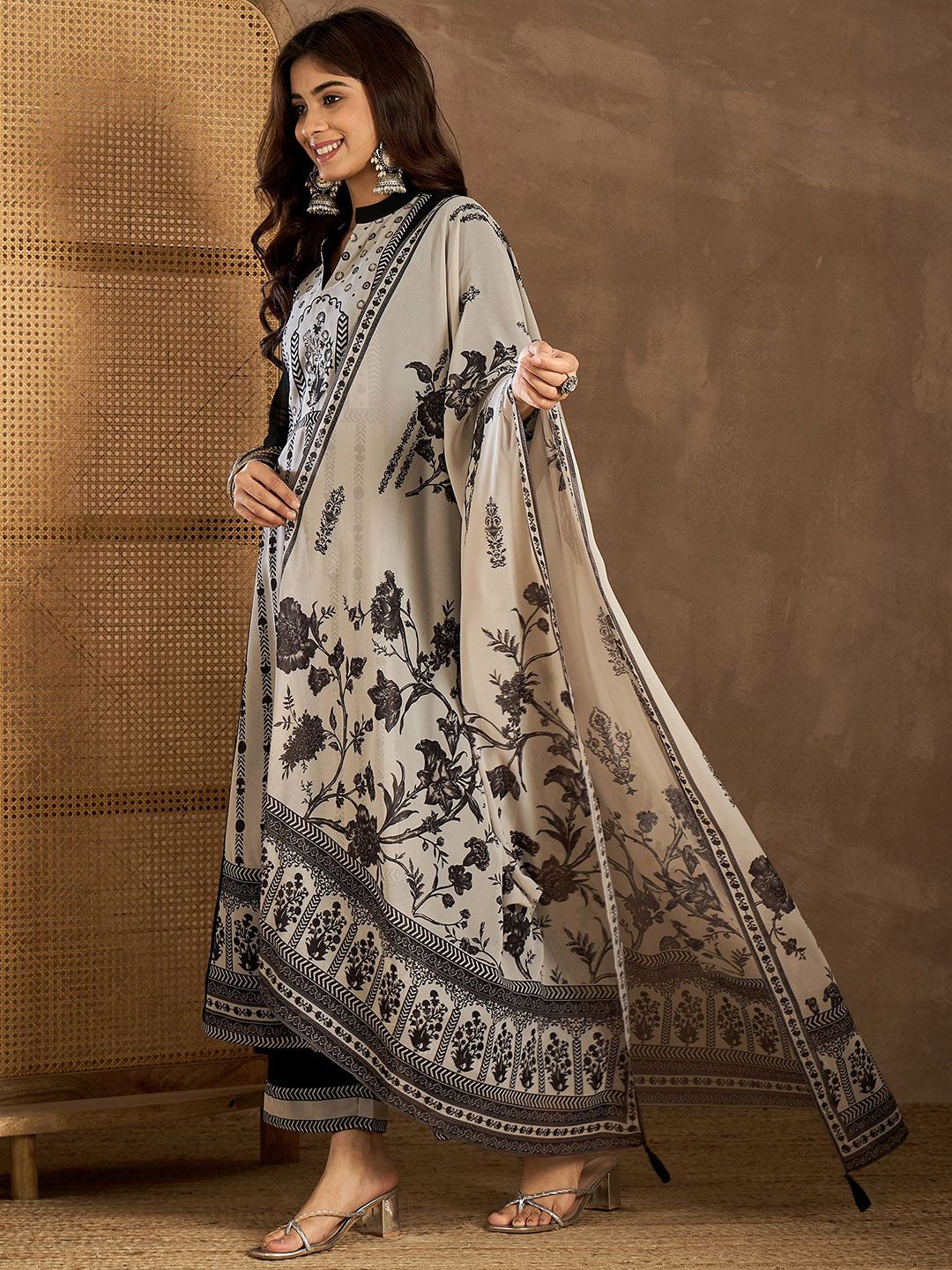 Dhiyona IN Women Floral Printed Regular Kurta with Palazzos & With Dupatta