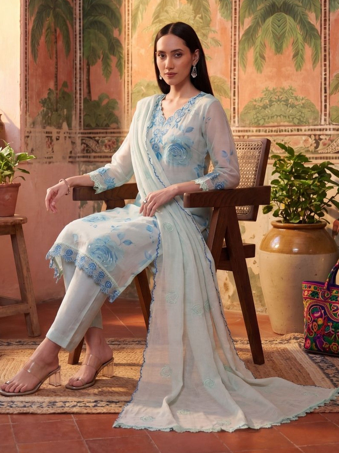 Women Floral Embroidered Regular Thread Work Kurta with Trousers & With Dupatta