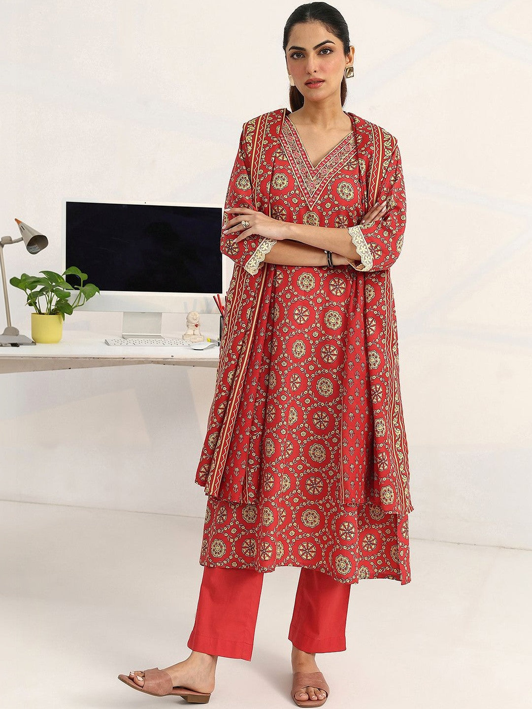 Women Ethnic Motifs Printed Regular Cotton Blend Kurta with Trousers & With Dupatta