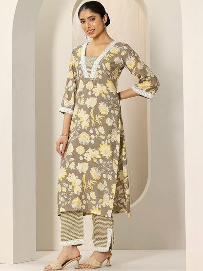 Women Floral Printed Regular Thread Work Kurta with Trousers