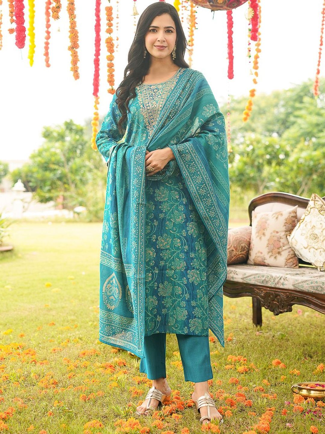 Dhiyona KL Ethnic Motifs Printed Thread Work Straight Kurta With Trousers & Dupatta