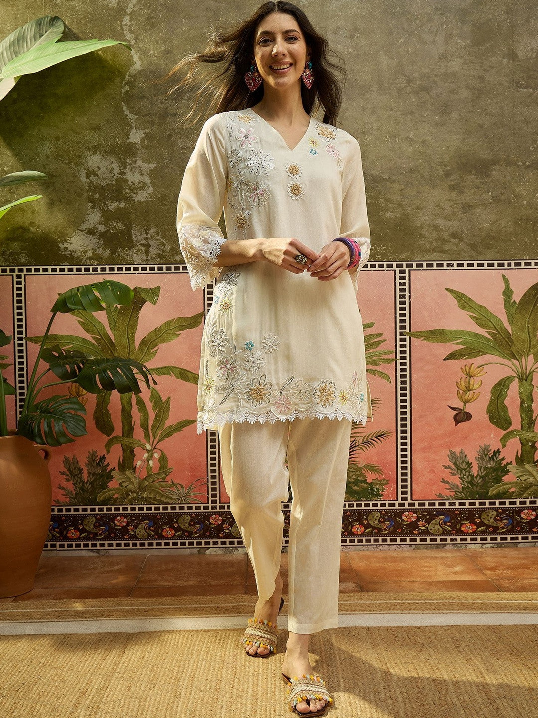 Women Floral Embroidered Regular Thread Work Pure Cotton Kurta with Trousers