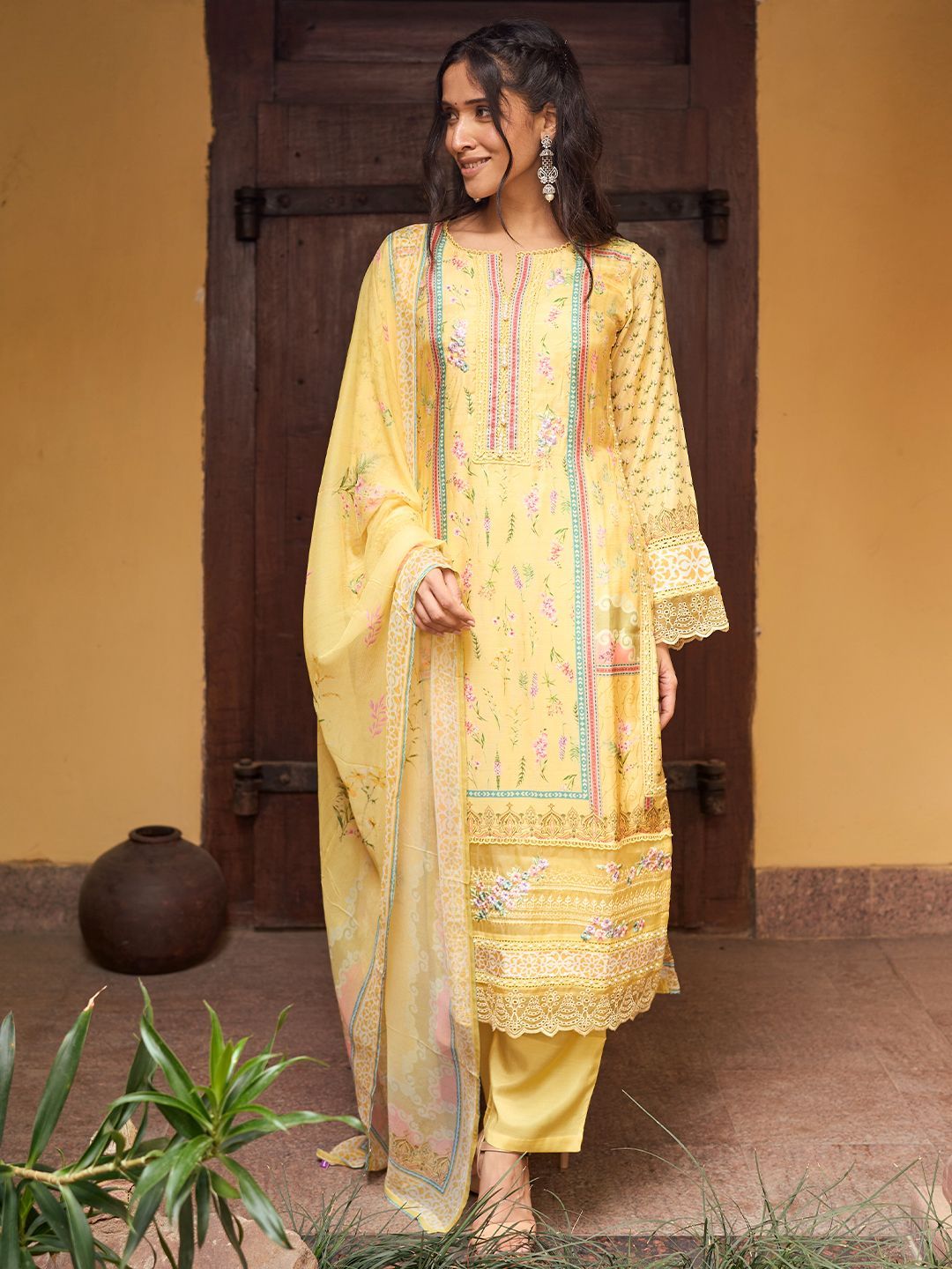 Dhiyona LL Women Floral Printed Regular Beads and Stones Kurta with Palazzos & With Dupatta
