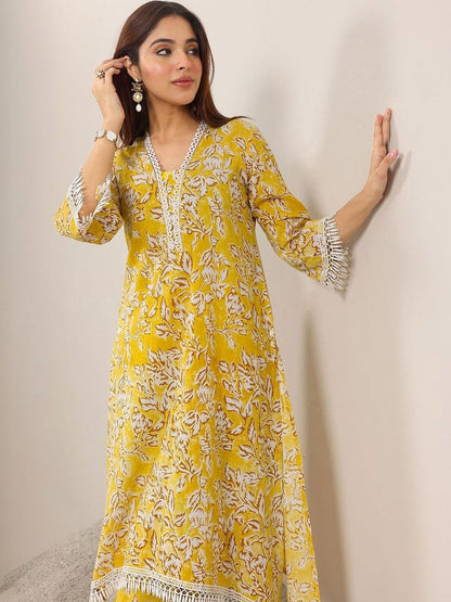 Women Floral Printed Regular Kurta with Trousers