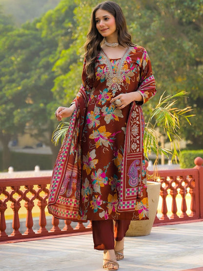 Dhiyona KL Women Floral Printed Regular Thread Work Kurta with Trousers & With Dupatta