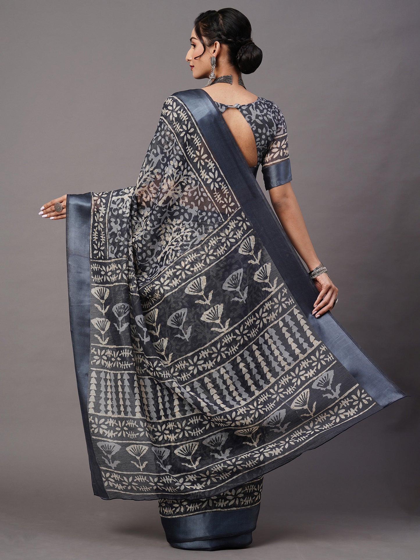 Women's Cotton Blend Grey Printed Designer Saree With Blouse Piece