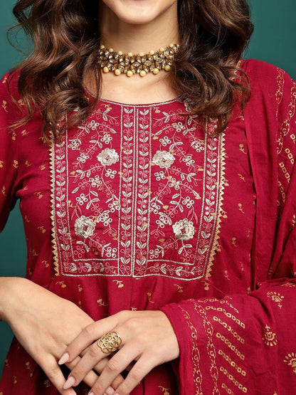 Floral Embroidered Panelled Thread Work Kurta with Trousers & Dupatta