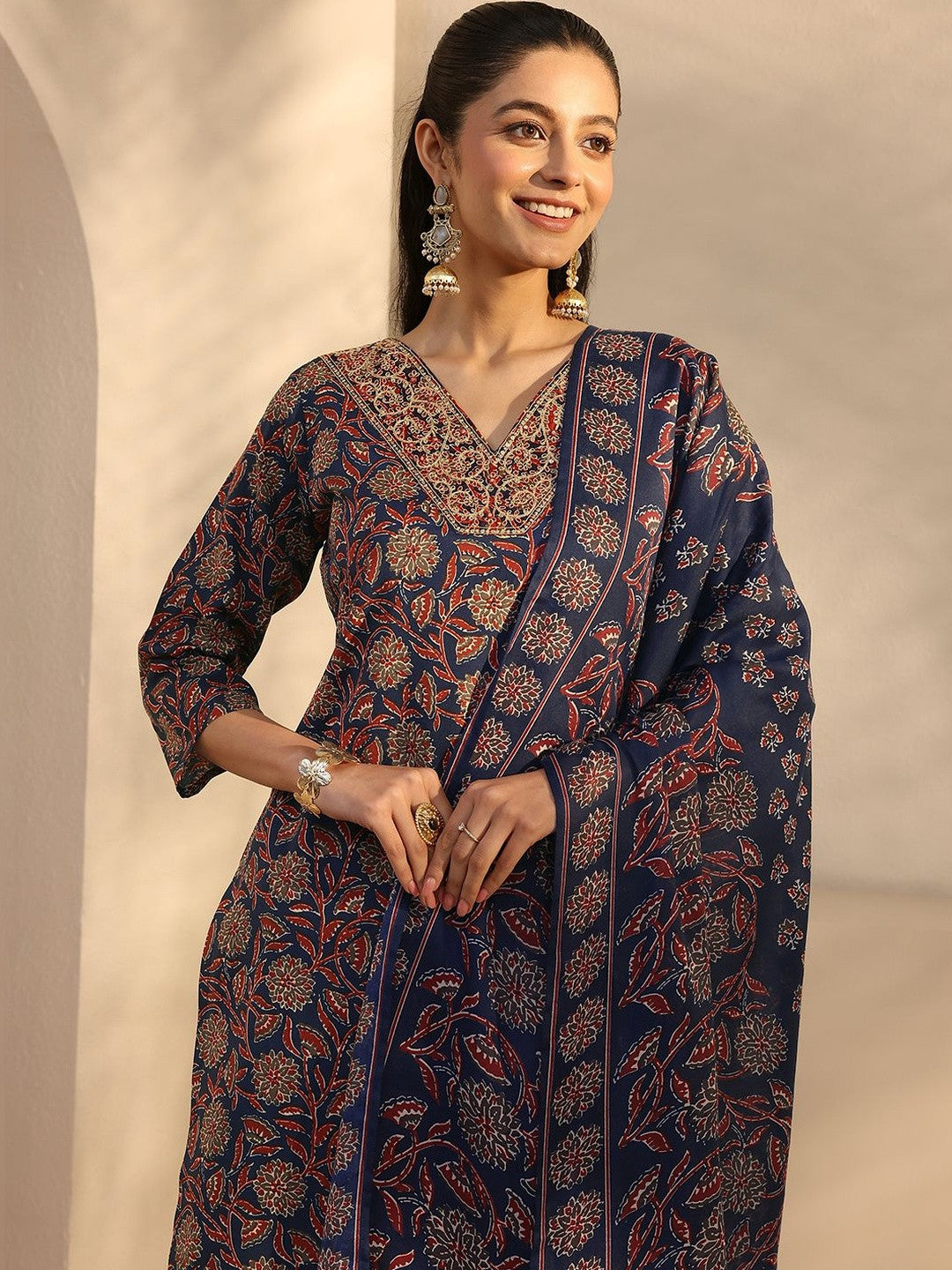 Women Floral Printed Regular Thread Work Kurta with Trousers & With Dupatta