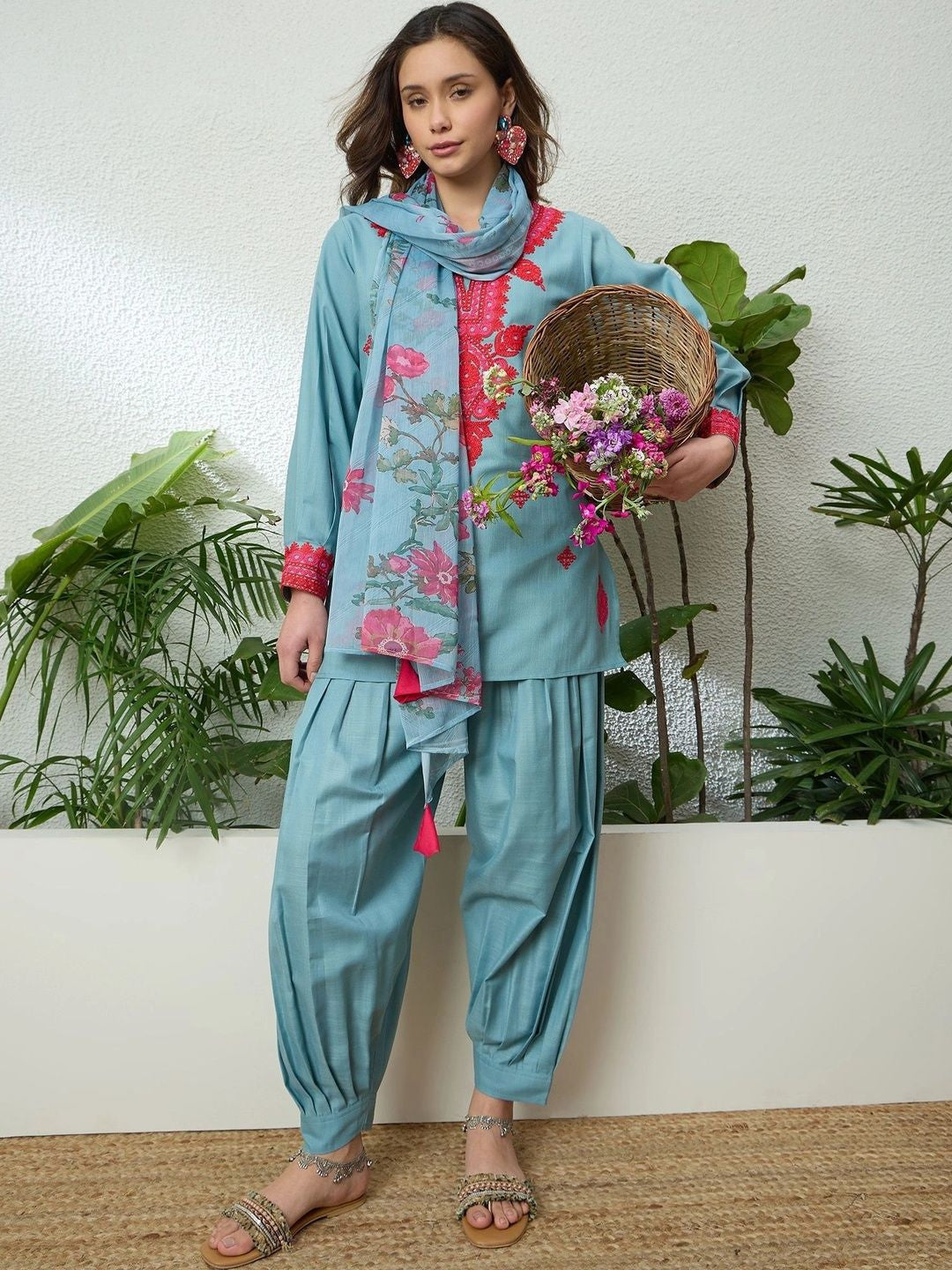 Women Ethnic Motifs Embroidered Regular Thread Work Kurta with Patiala & With Dupatta
