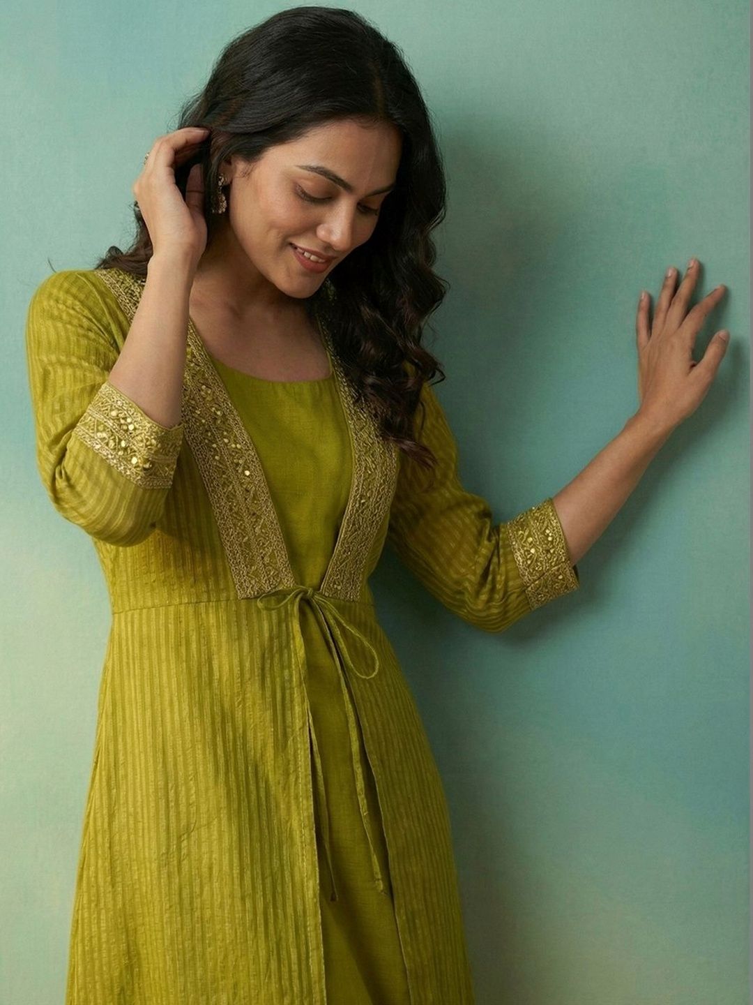 Dhiyona CH Women Layered Thread Work Kurta with Trousers