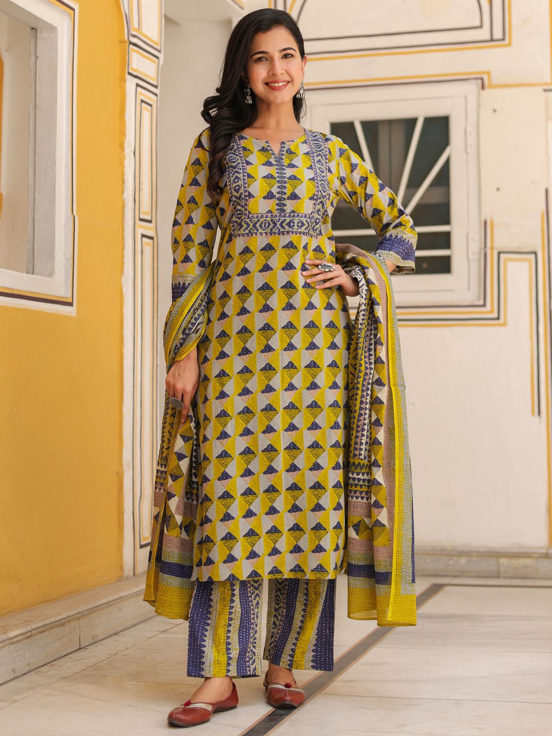 Dhiyona RR Women's Geometric Printed Pure Cotton Straight Kurta With Trousers & Dupatta