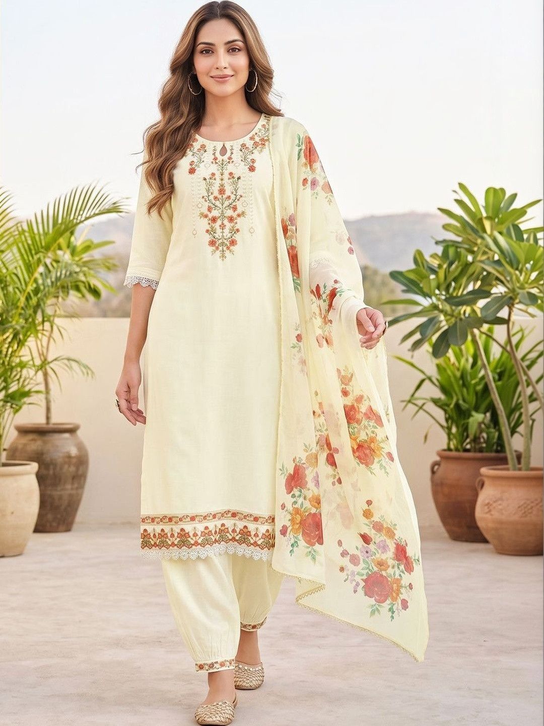 Cream Women Floral Embroidered Regular Thread Work Kurta with Patiala & With Dupatta