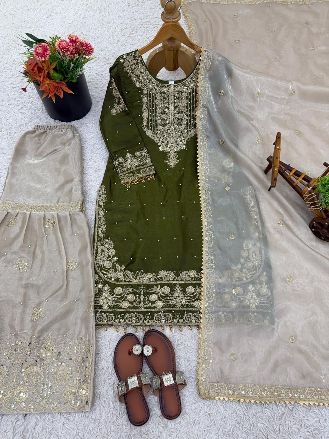 Dhiyona KL Women Ethnic Motifs Embroidered Regular Thread Work Kurta with Sharara & With Dupatta