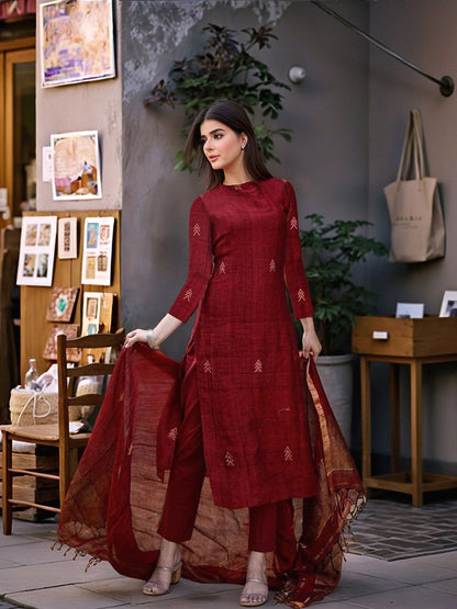 Dhiyona KL Women Maroon Rayon Blend Printed Straight Kurta Set With Dupatta