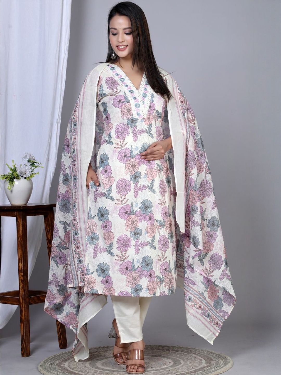 Dhiyona KL Women Floral Printed Regular Pure Cotton Kurta with Trousers & With Dupatta