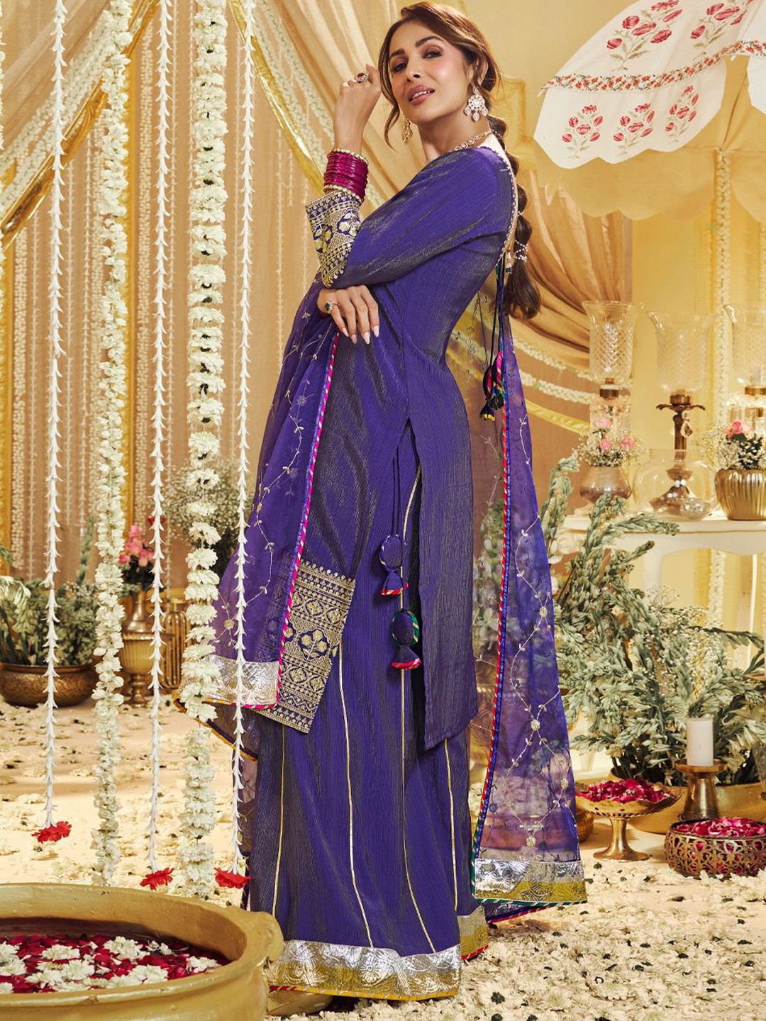Dhiyona IN Women Floral Embroidered Regular Kurta with Palazzos & With Dupatta