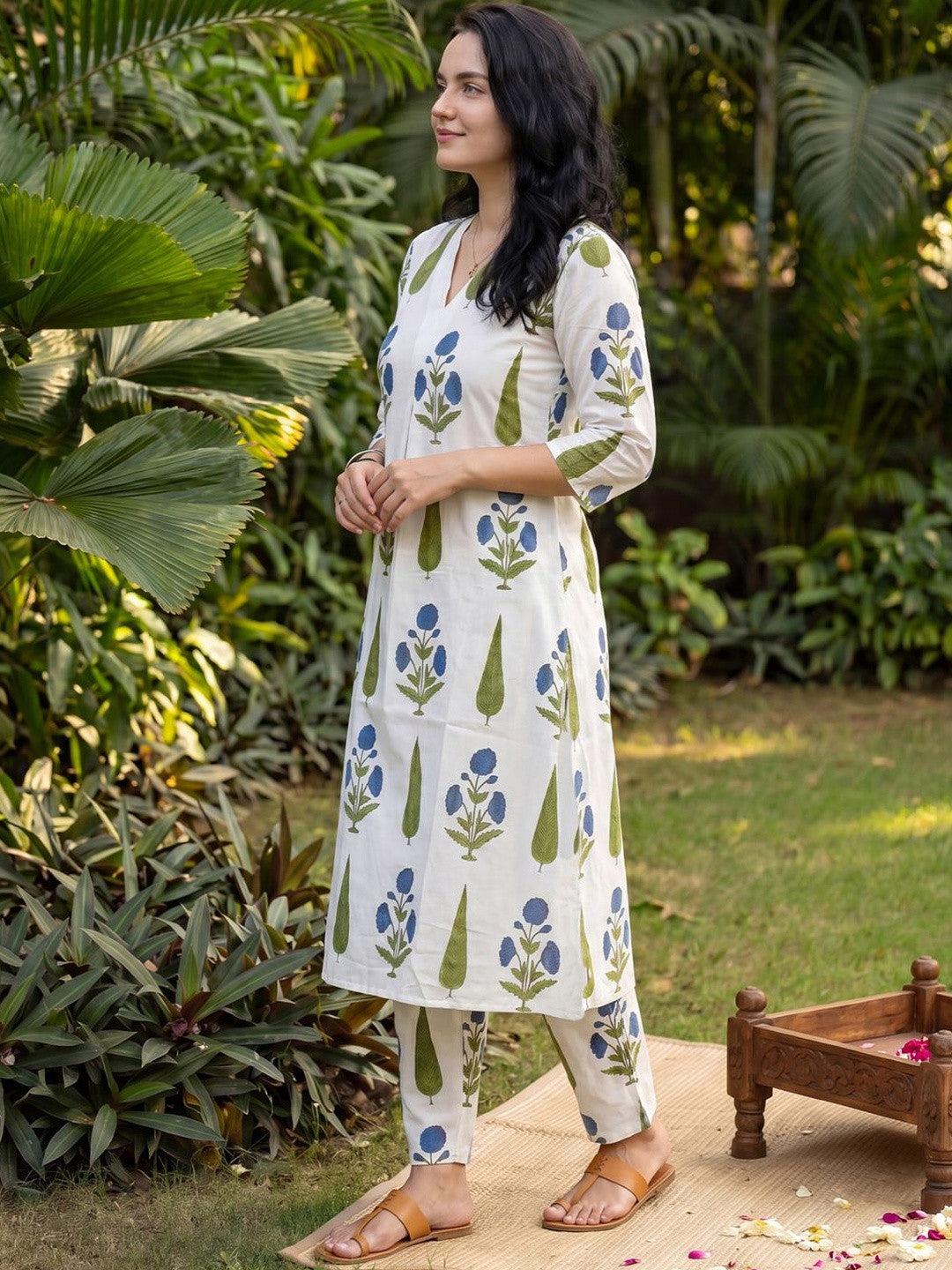 Women Ethnic Motifs Printed Regular Pure Cotton Kurta with Trousers