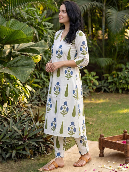 Women Ethnic Motifs Printed Regular Pure Cotton Kurta with Trousers