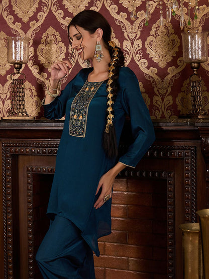 Dhiyona CH Women Floral Embroidered Kurta with Trousers