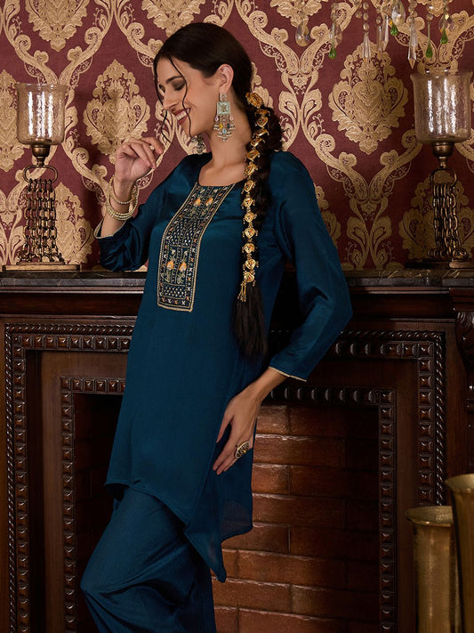Dhiyona CH Women Floral Embroidered Kurta with Trousers