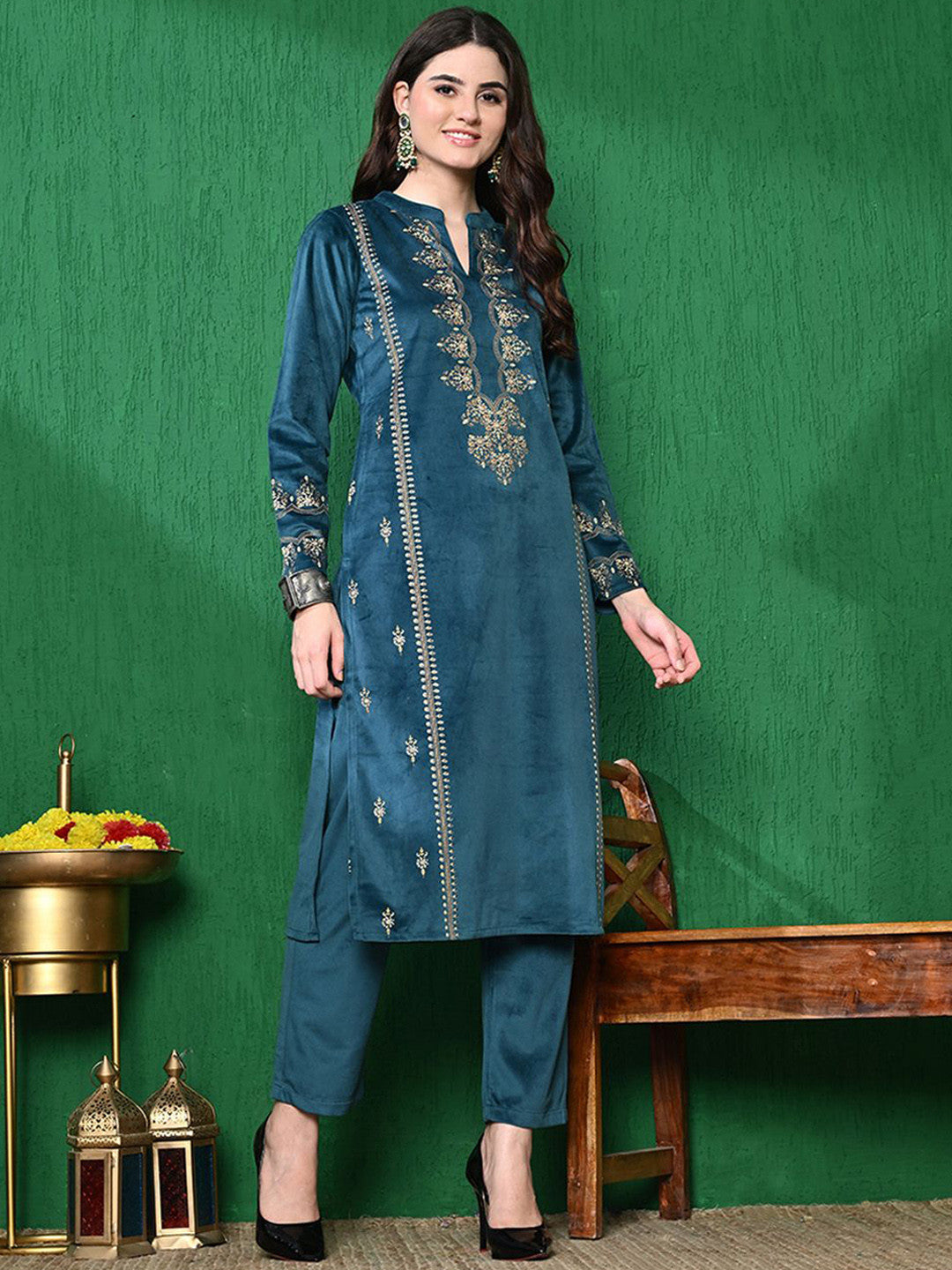 Ethnic Motifs Winter Velvet Straight Kurta & Trouser