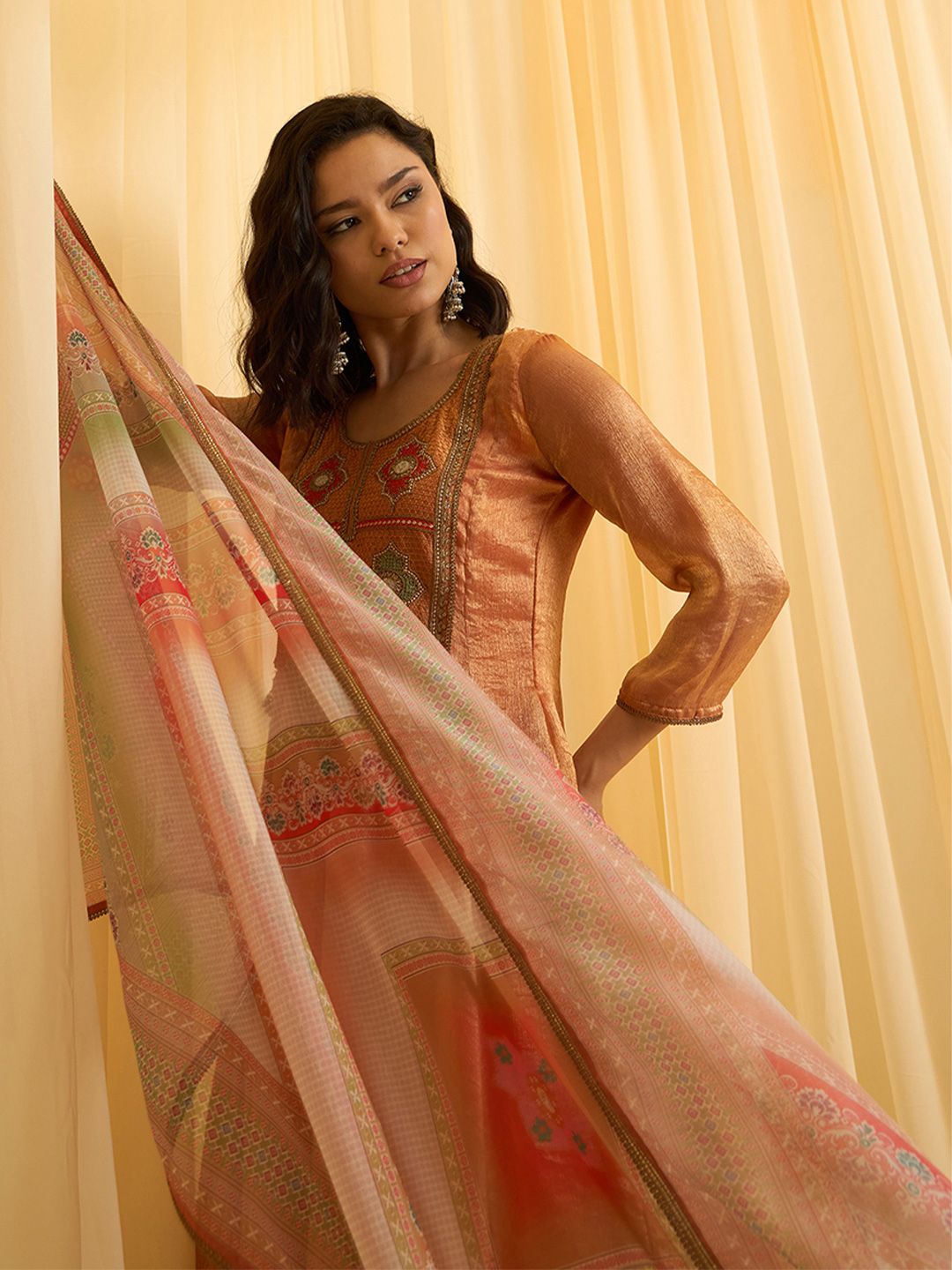 Dhiyona CH Embroidered Roud Neck Sequinned Chiffon Kurta With Trousers & Dupatta