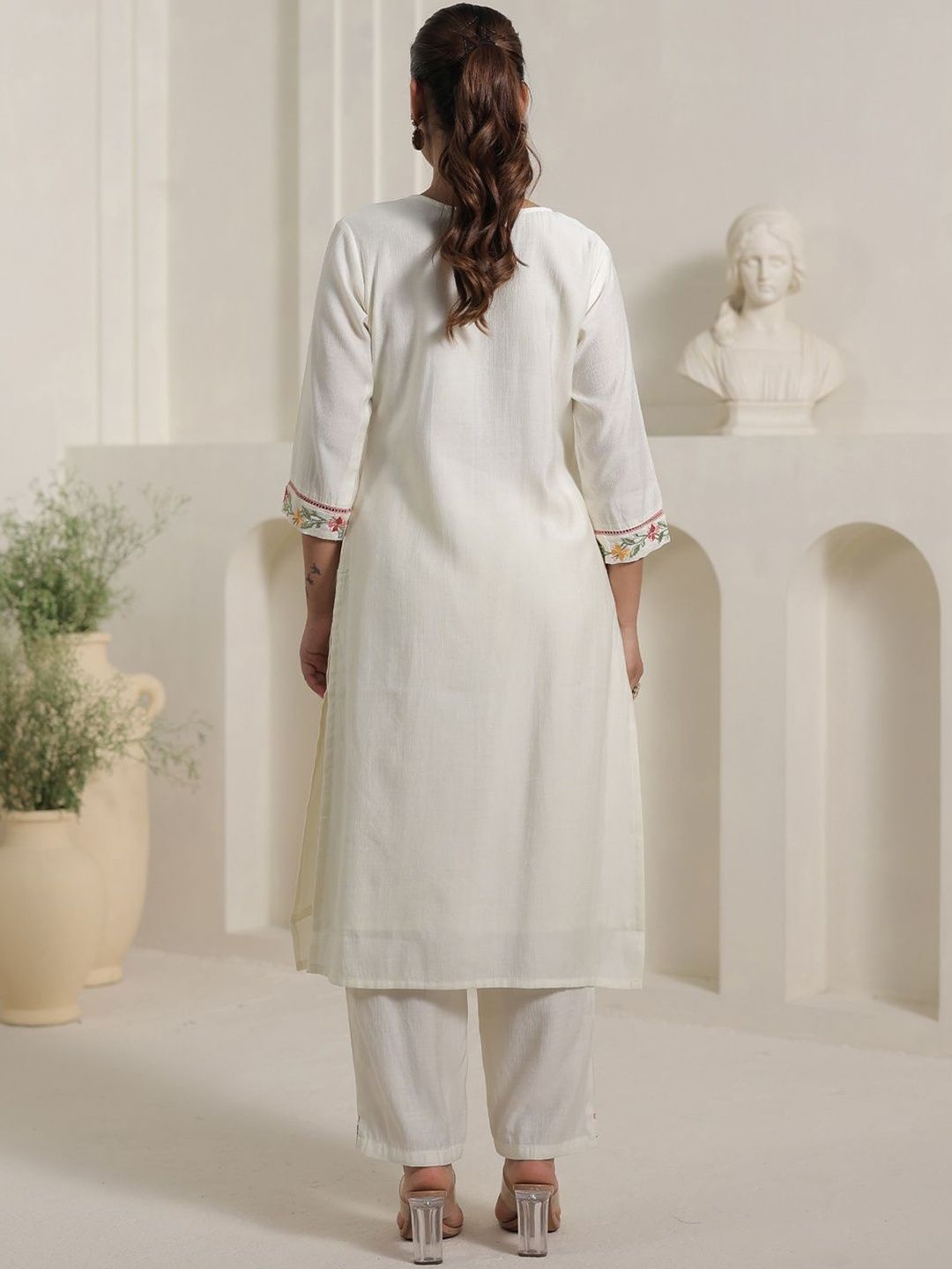 Women Floral Embroidered Regular Thread Work Kurta with Trousers & With Dupatta