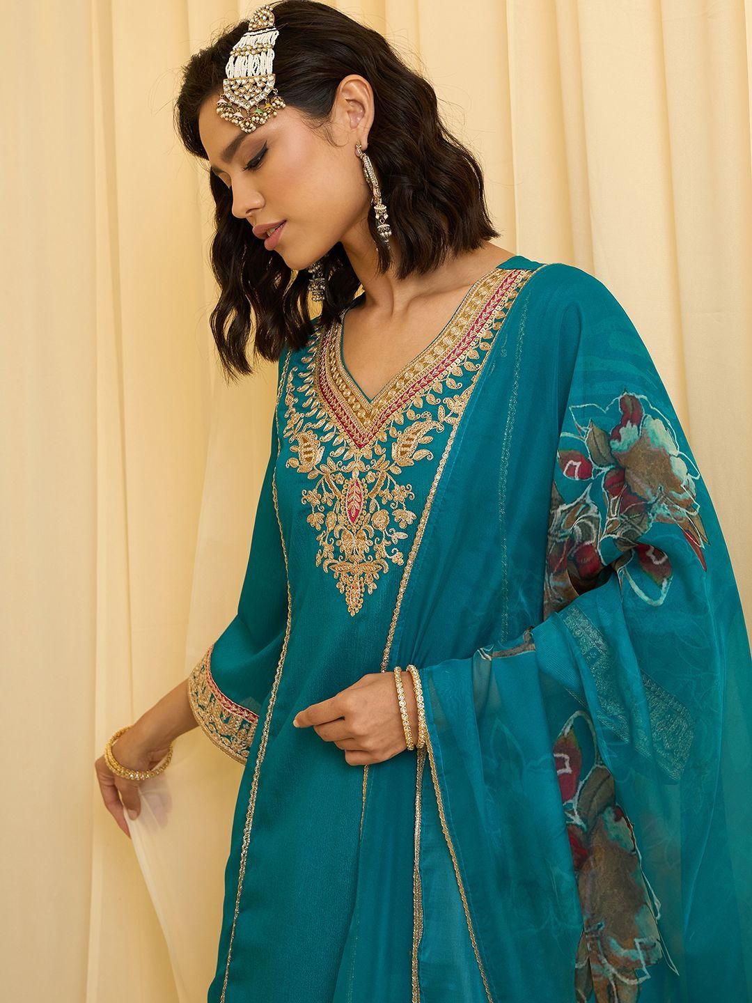 Dhiyona CH Women Floral Embroidered Regular Thread Work Kurta with Palazzos & With Dupatta