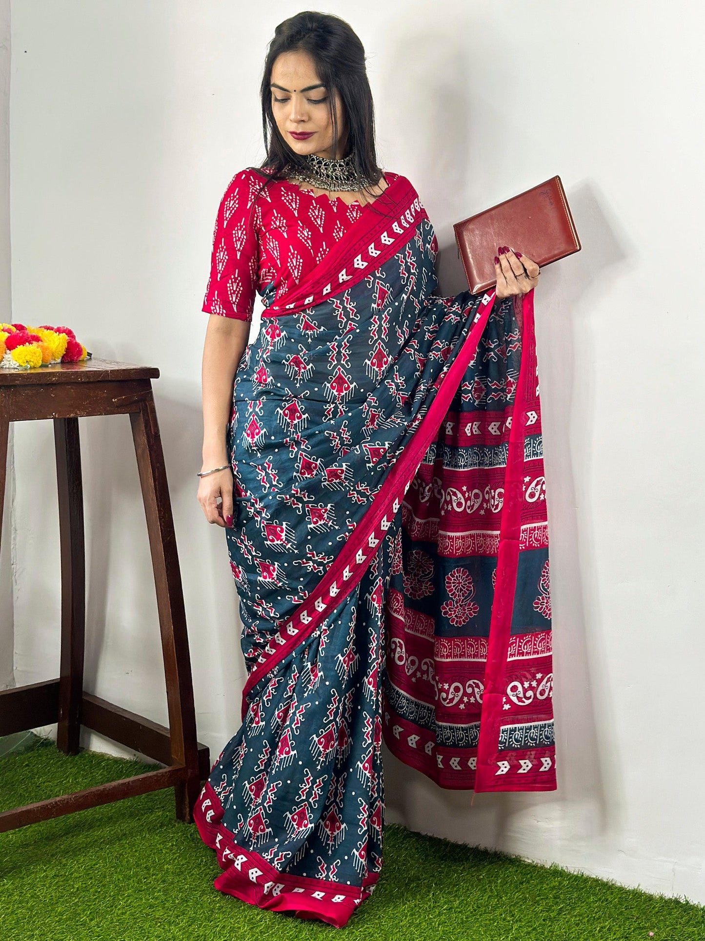 Women's Cotton Teal blue Printed Designer Saree With Blouse Piece