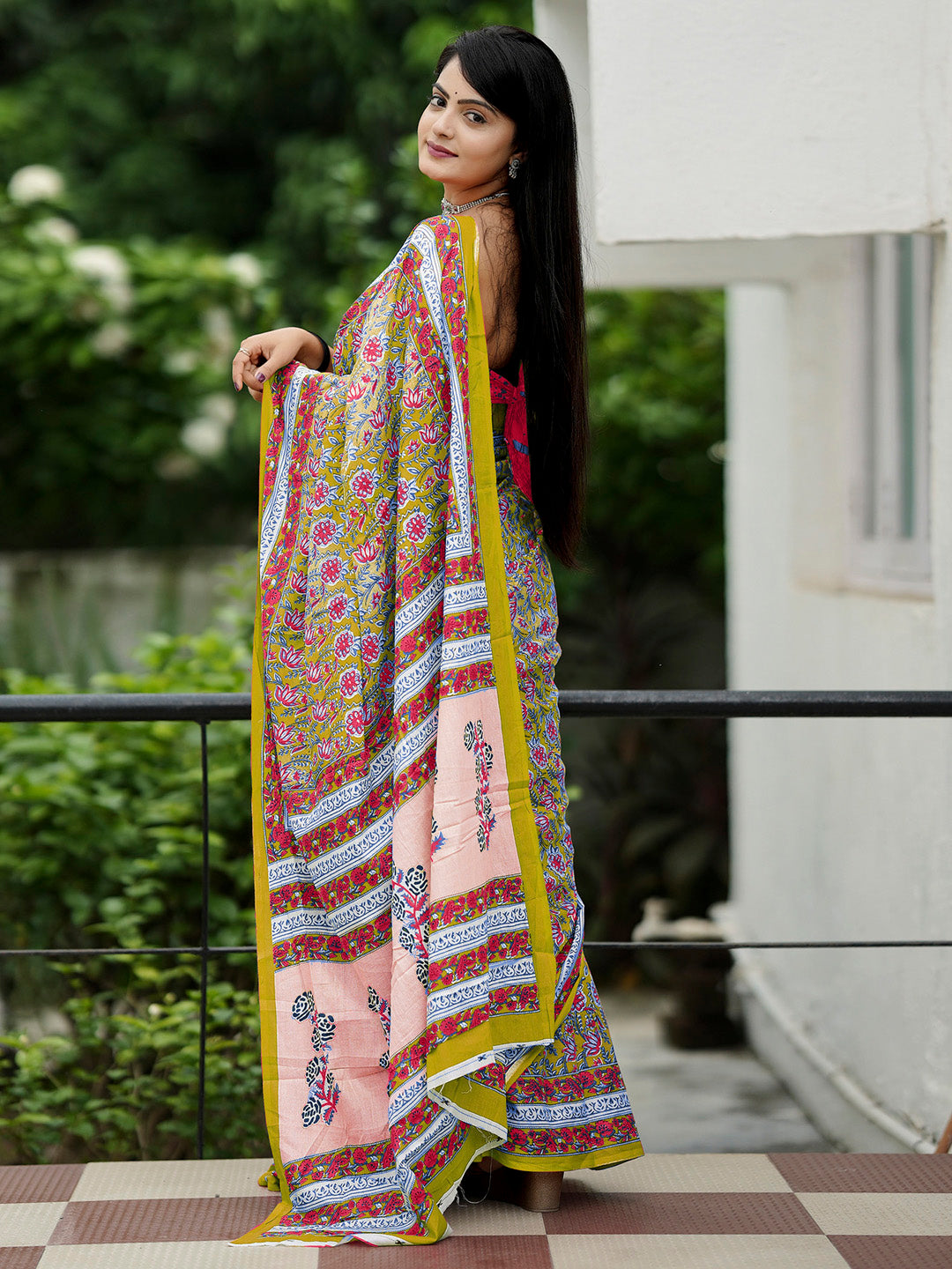 Women's Cotton Pink Printed Designer Saree With Blouse Piece