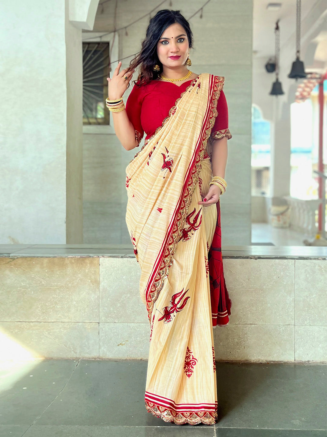 Women's Cotton Red Embellished Designer Saree With Blouse Piece