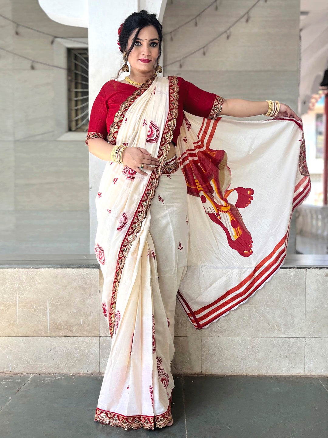 Women's Cotton Red Embellished Designer Saree With Blouse Piece