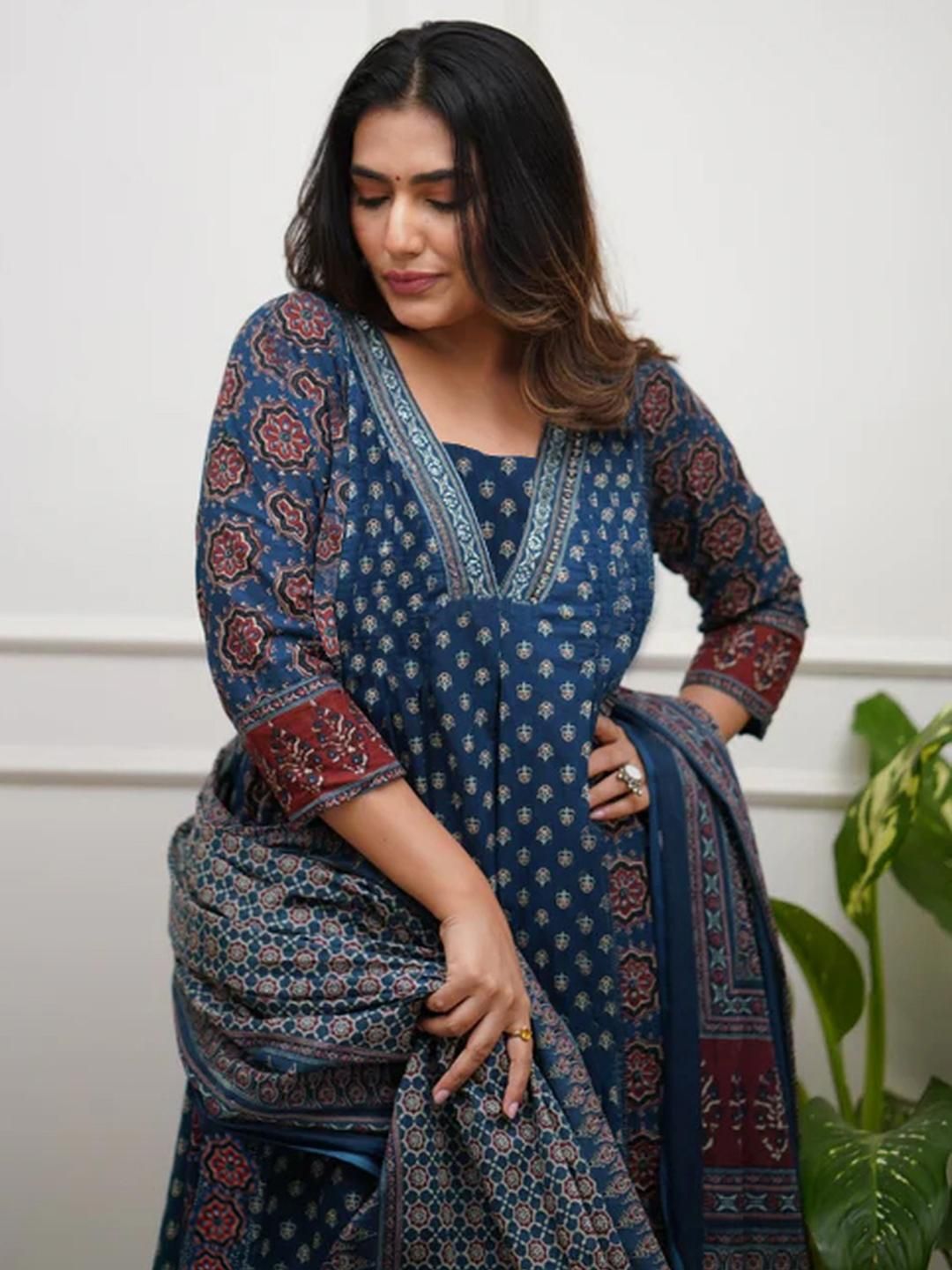 Dhiyona KL Women Blue Kurta Sets