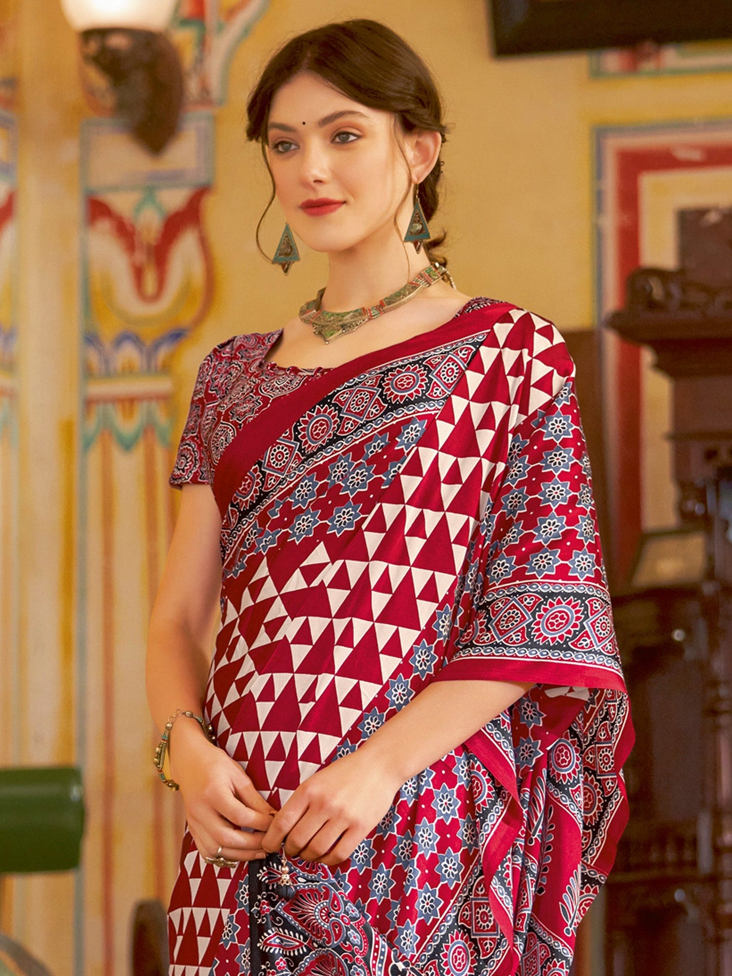 Women's Crepe Red Printed Designer Saree With Blouse Piece