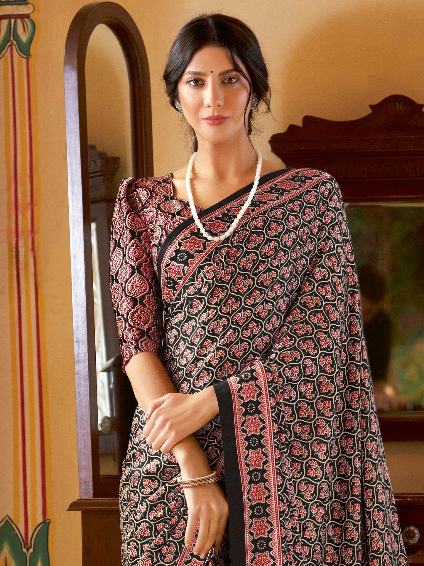 Women's Crepe Black Printed Designer Saree With Blouse Piece