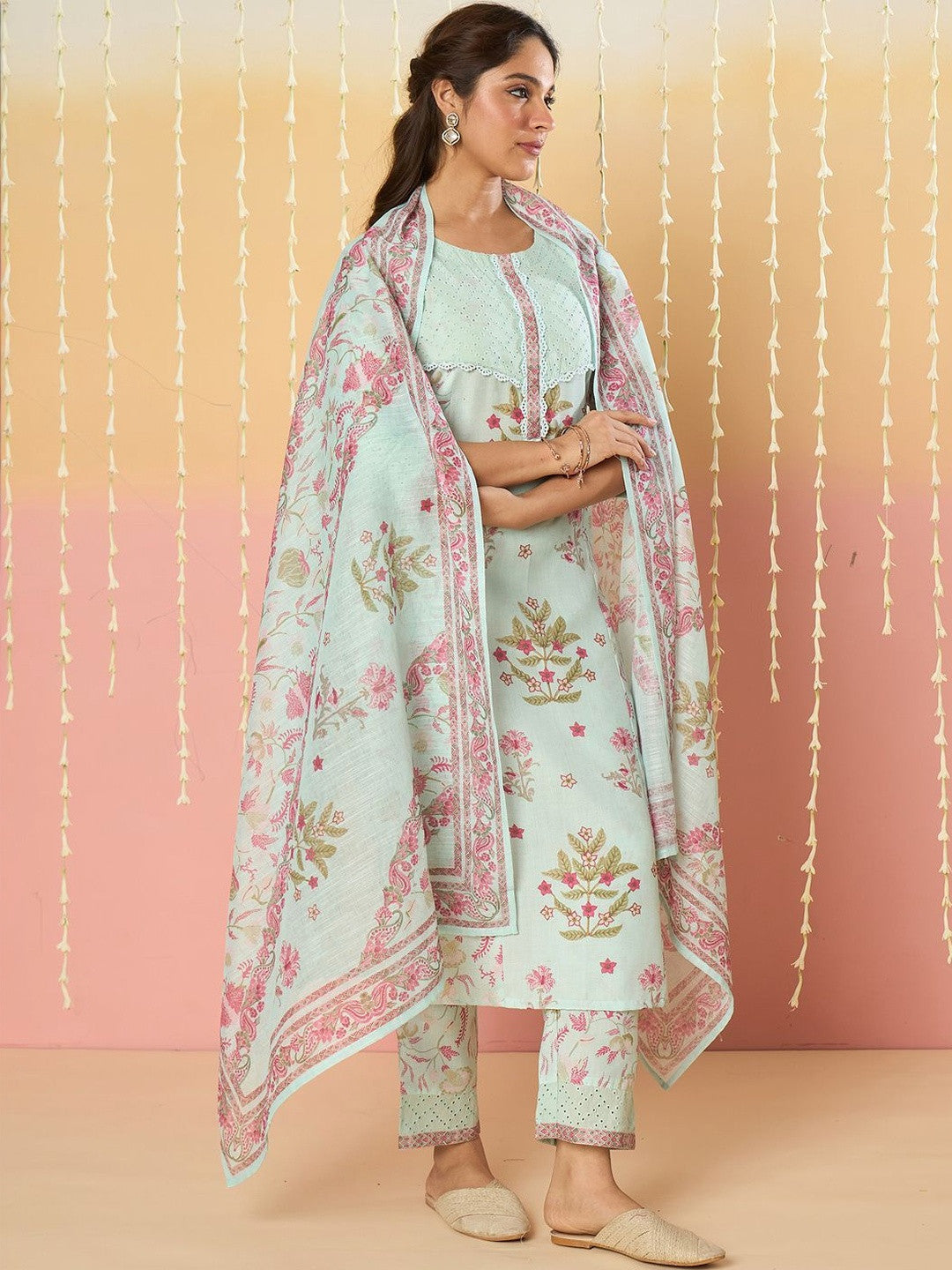 Women Floral Printed Regular Thread Work Kurta with Trousers & With Dupatta