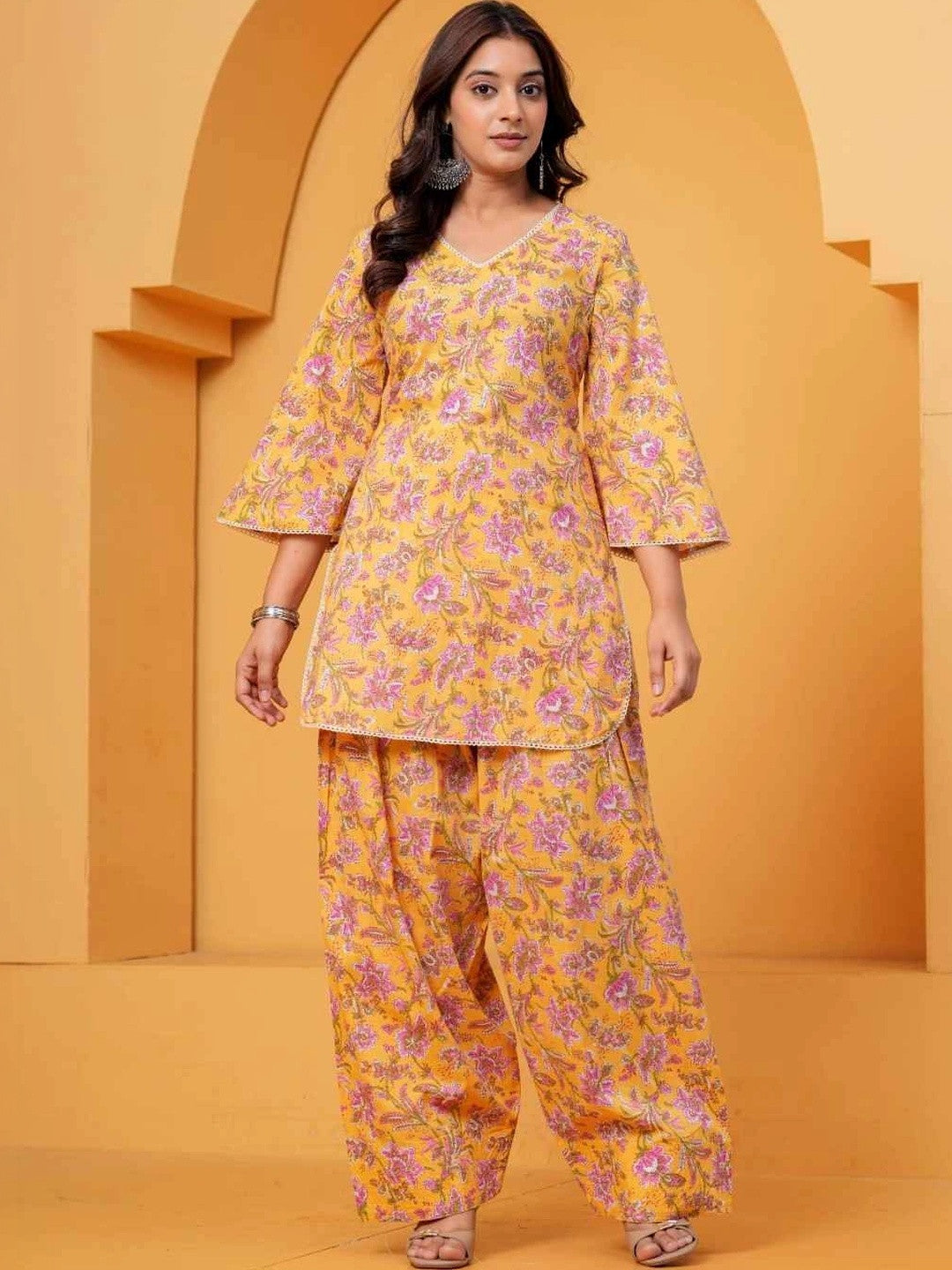 Women Floral Printed Regular Pure Cotton Kurta with Patiala