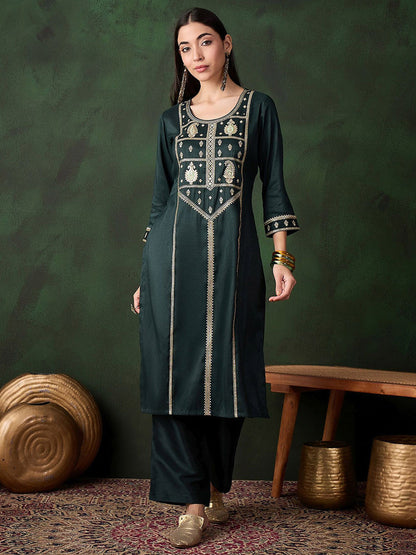 Women Paisley Embroidered Kurta with Trousers