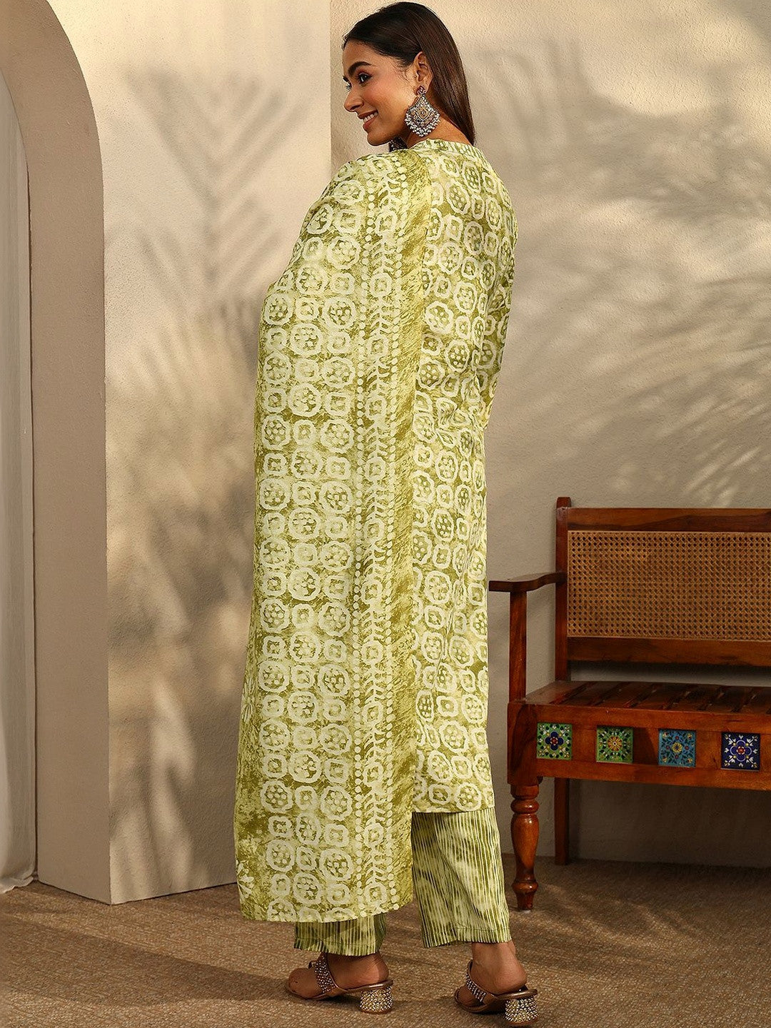 Women Ethnic Motifs Printed Regular Kurta with Trousers & With Dupatta