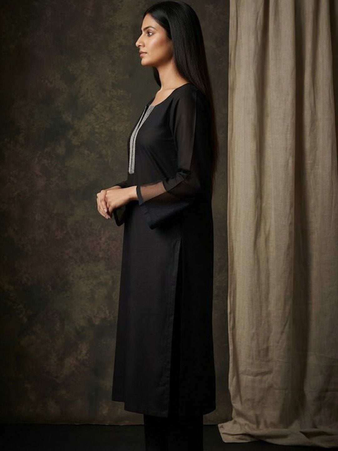 Round Neck Kurta & Trousers With Dupatta