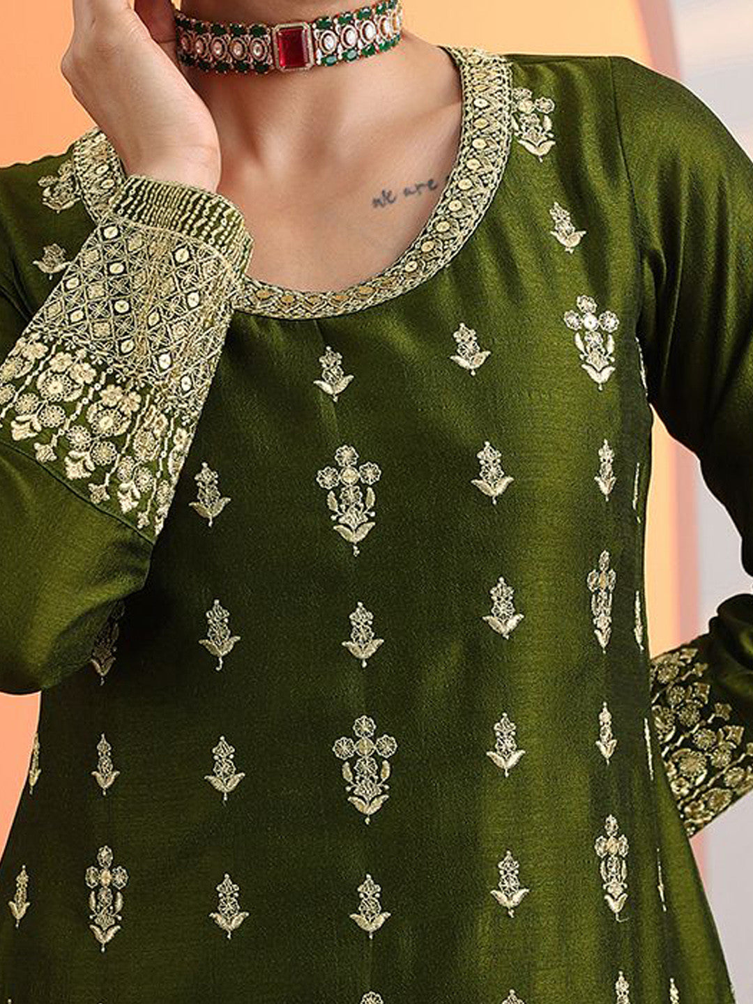 Floral Embroidered Thread Work Straight Kurta With Trousers And Dupatta
