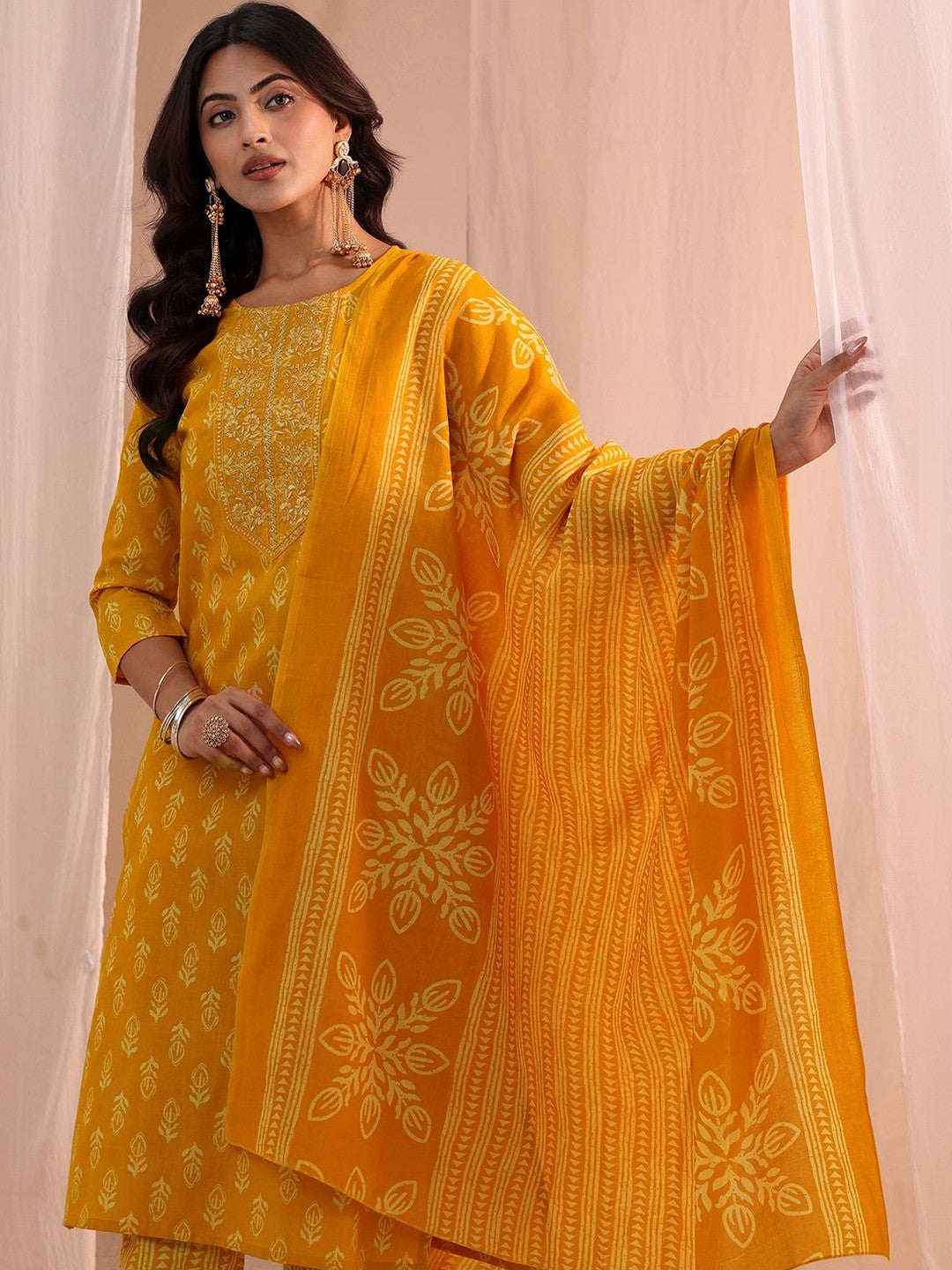 Women Ethnic Motifs Printed Regular Kurta with Trousers & With Dupatta