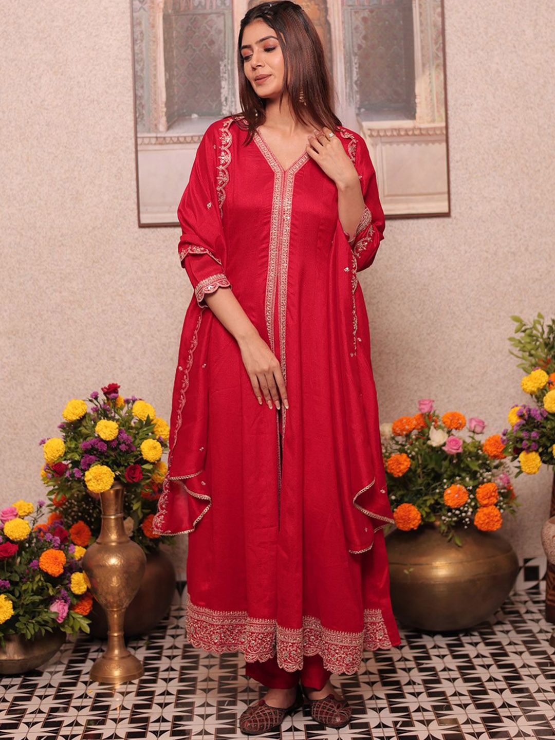 Dhiyona CH Women Ethnic Motifs Embroidered Regular Sequinned Kurta Set With Dupatta