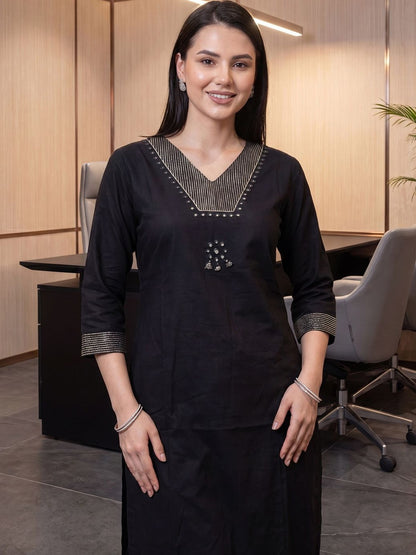 Women Ethnic Motifs Embroidered Regular Kurta with Trousers