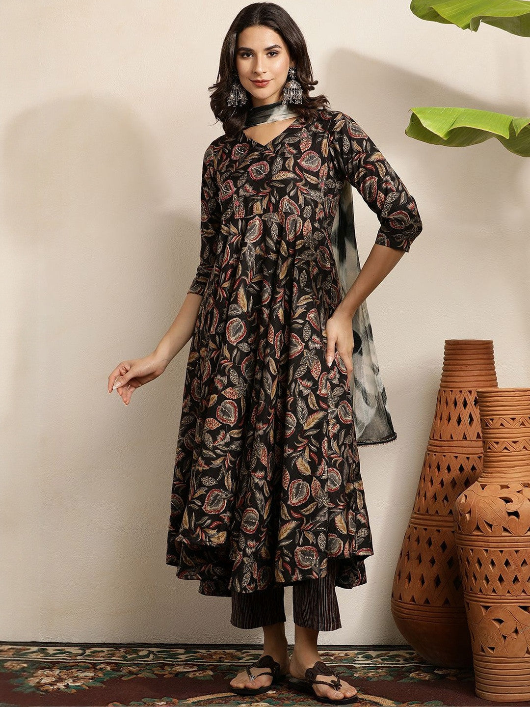 Women Floral Printed Panelled Sequinned Chanderi Cotton Kurta Set