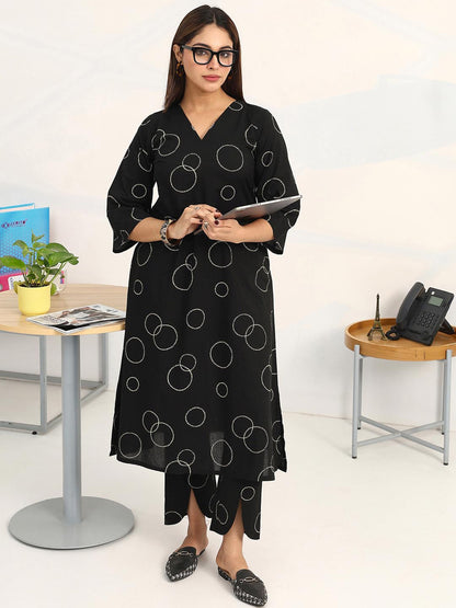 Women Printed Regular Kurta with Trousers