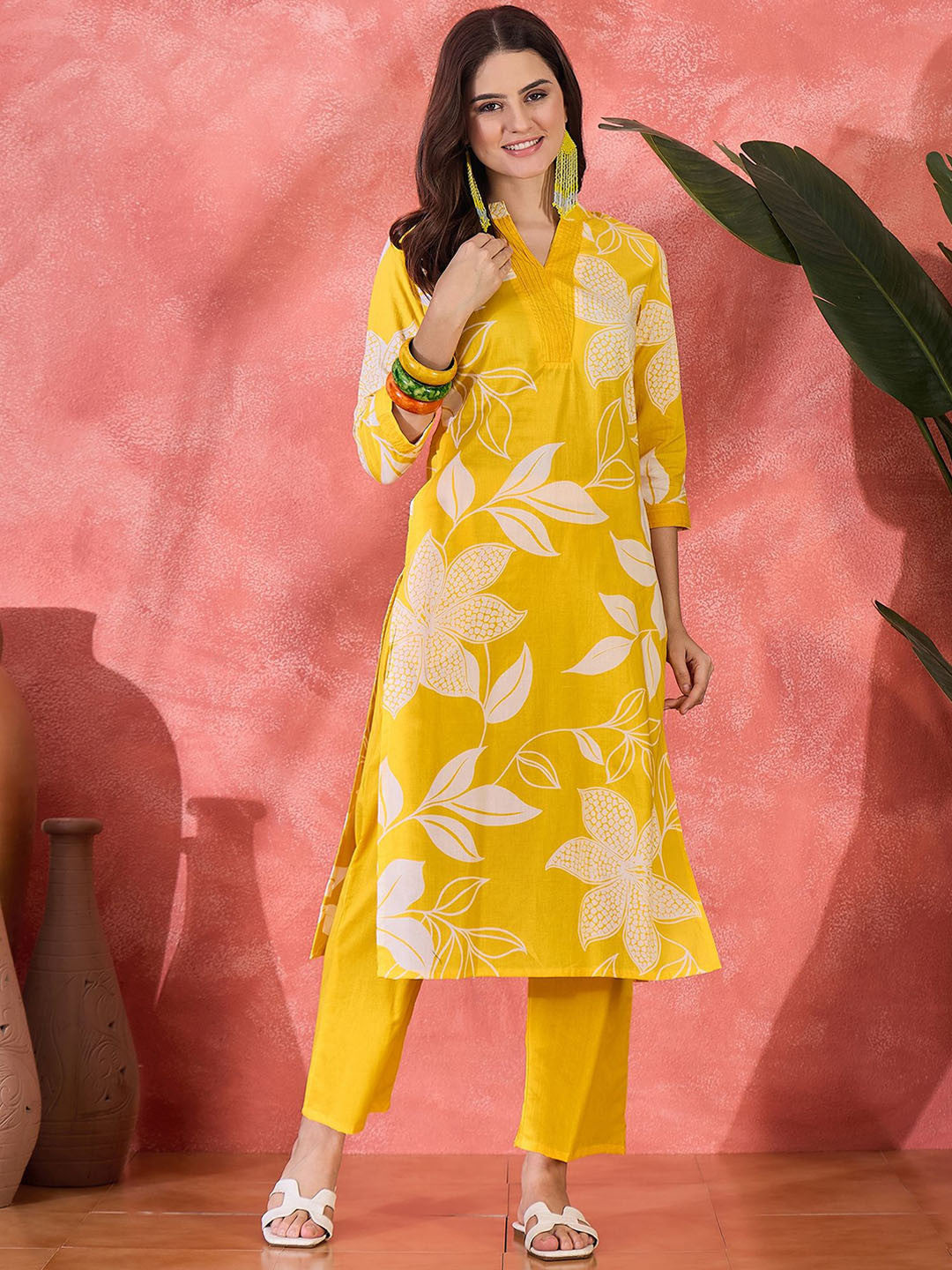 Dhiyona SN Floral Printed Pure Cotton Mandarin Collar Straight Kurta With Trousers